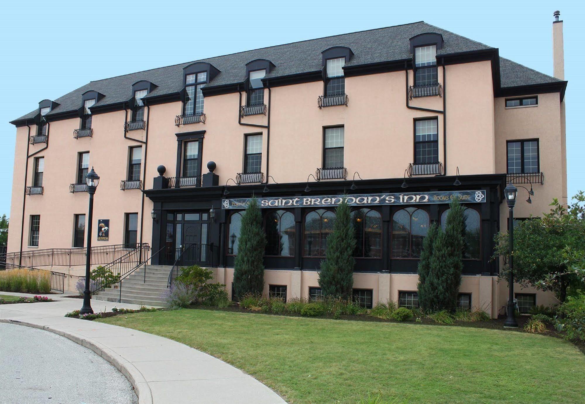 Saint Brendan'S Inn Green Bay Exterior photo