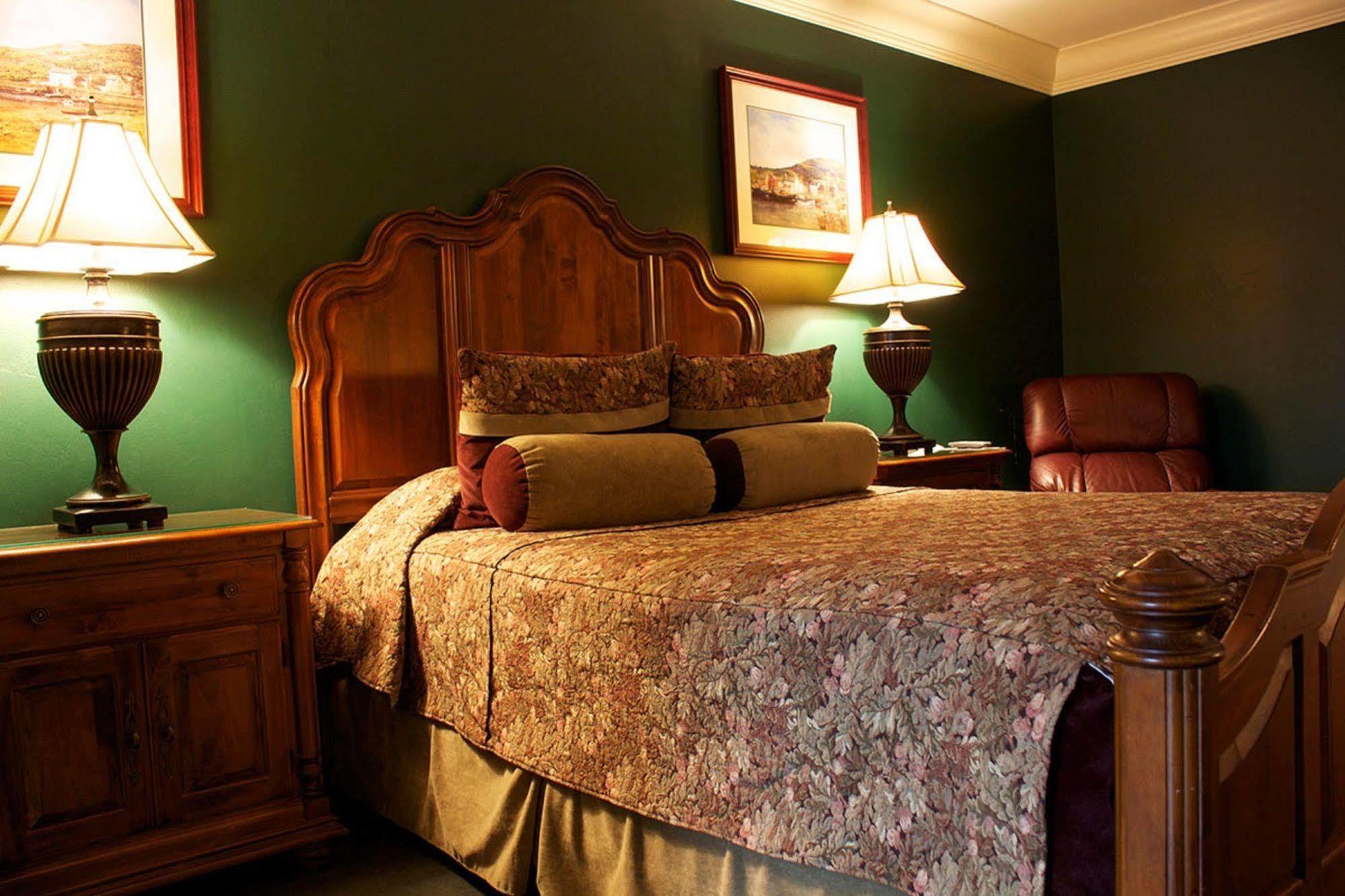 Saint Brendan'S Inn Green Bay Exterior photo
