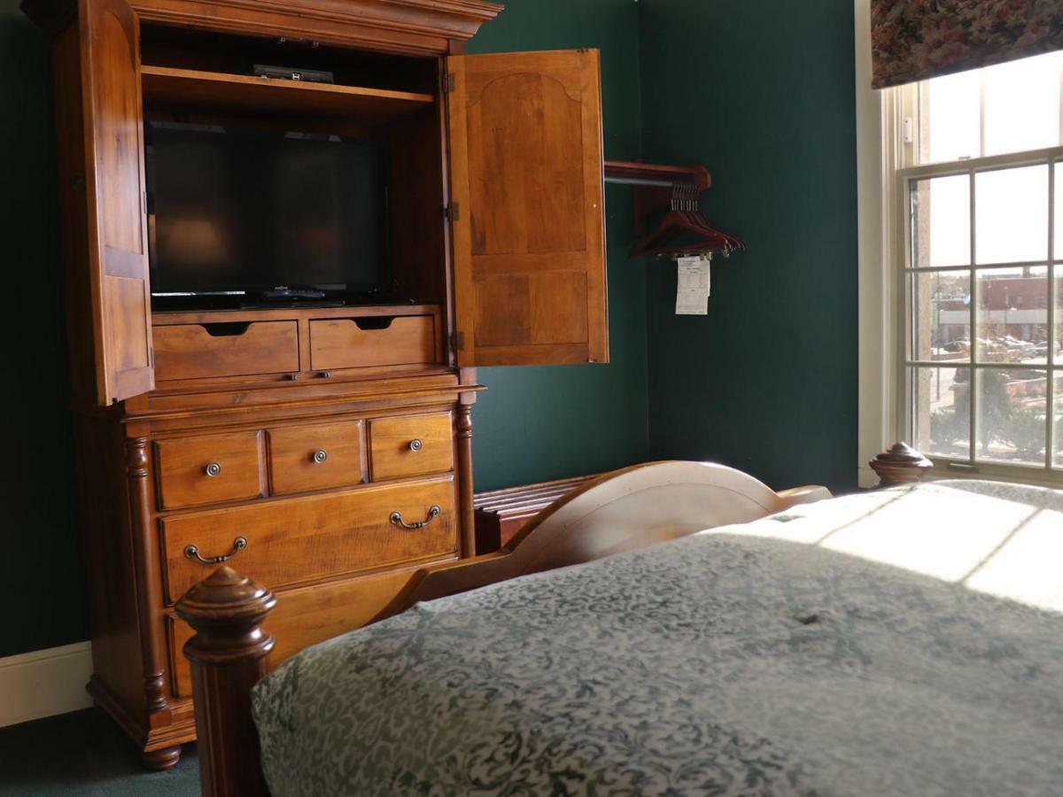 Saint Brendan'S Inn Green Bay Room photo