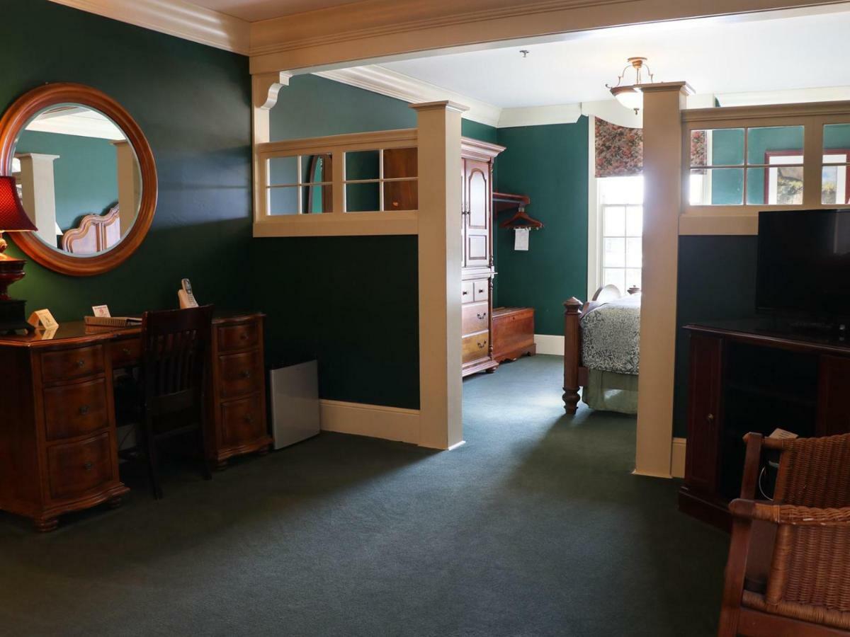 Saint Brendan'S Inn Green Bay Room photo
