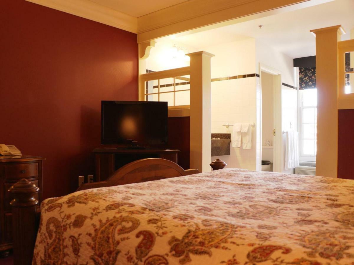 Saint Brendan'S Inn Green Bay Room photo