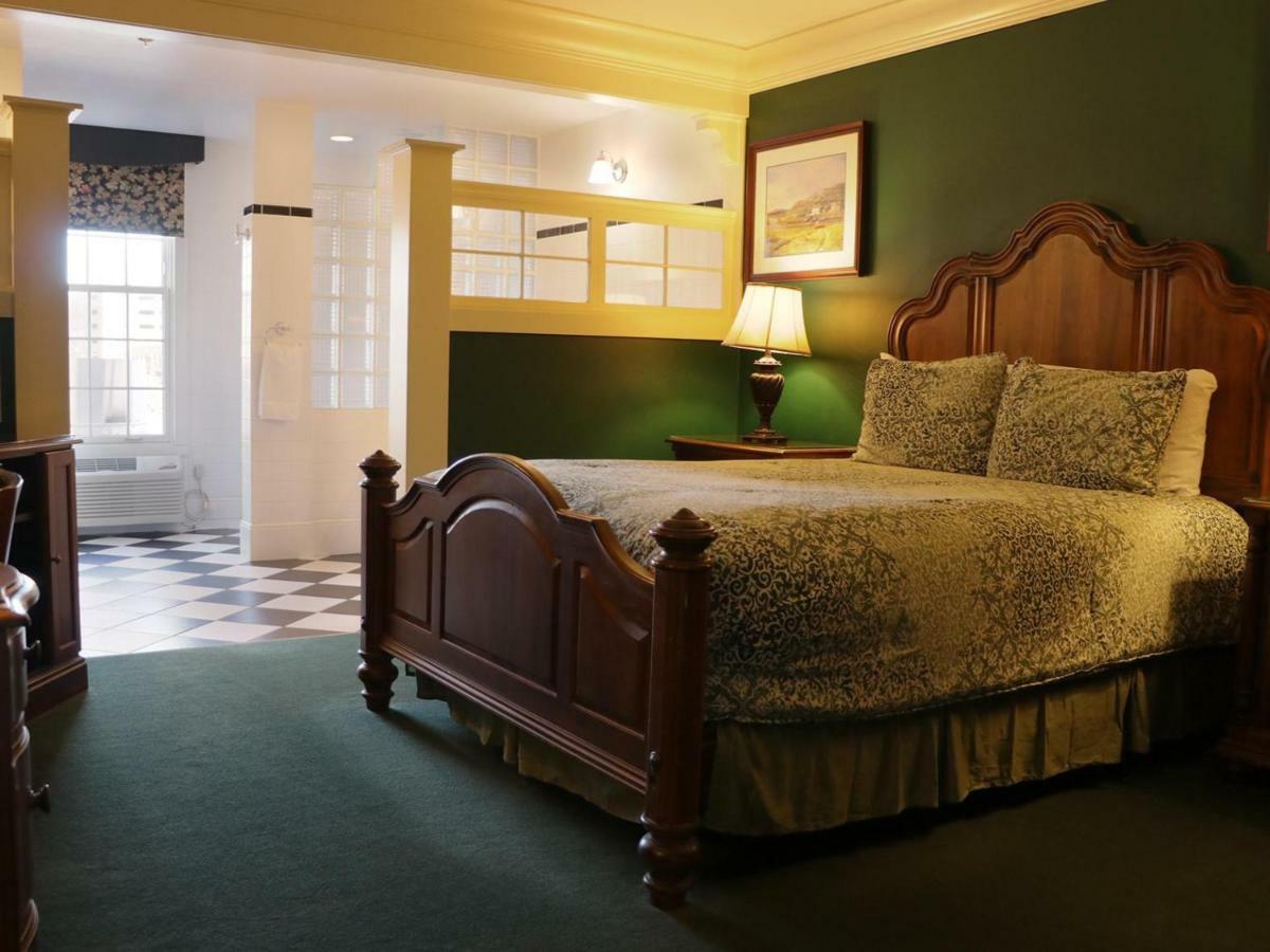 Saint Brendan'S Inn Green Bay Room photo